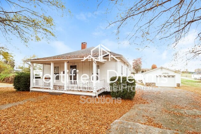 Photo - 309 E 11th St