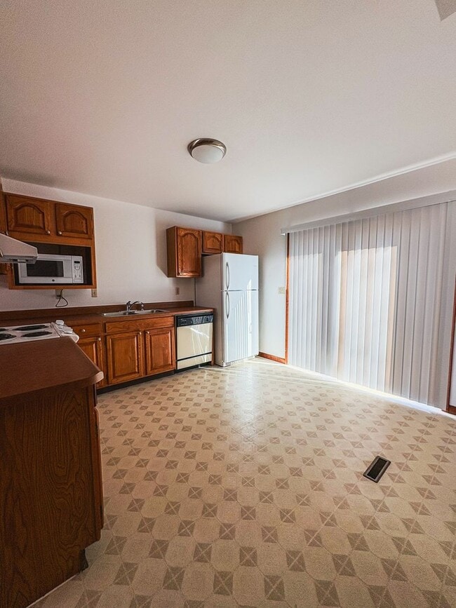 Photo - Cozy 2 bed 2.5 bath in a 4 plex