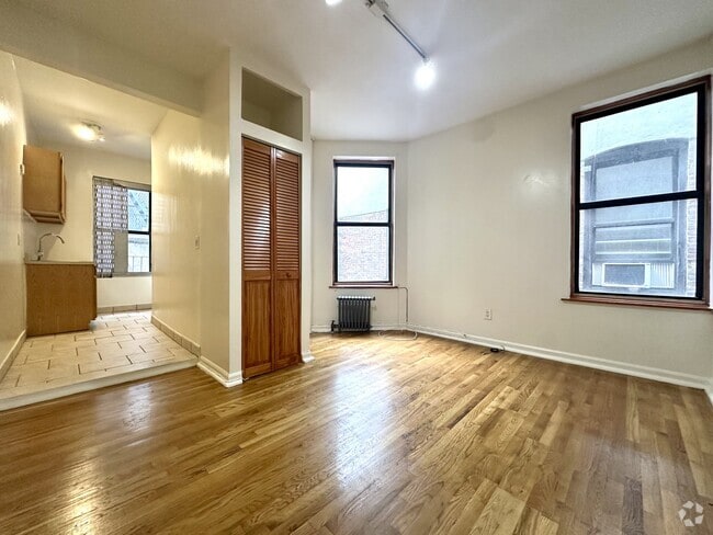 Building Photo - 3133 Broadway Unit 15 Rental