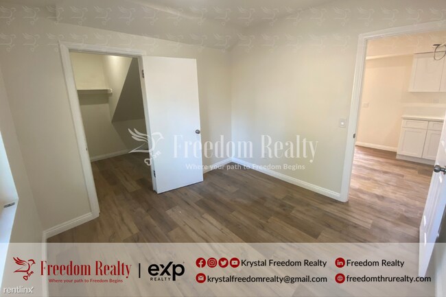 Photo - 2 br, 1 bath Triplex - 1765 Los Feliz Driv...