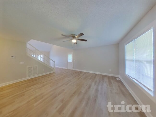 Photo - 423 Riverwalk Dr NW
