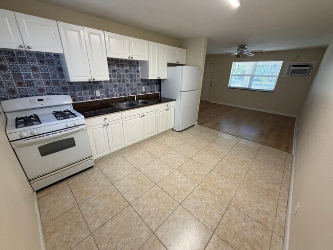 Kitchen - 508 Eastwind Dr Unit 508