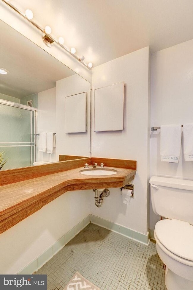 Building Photo - 950 25th St NW Unit 710 N