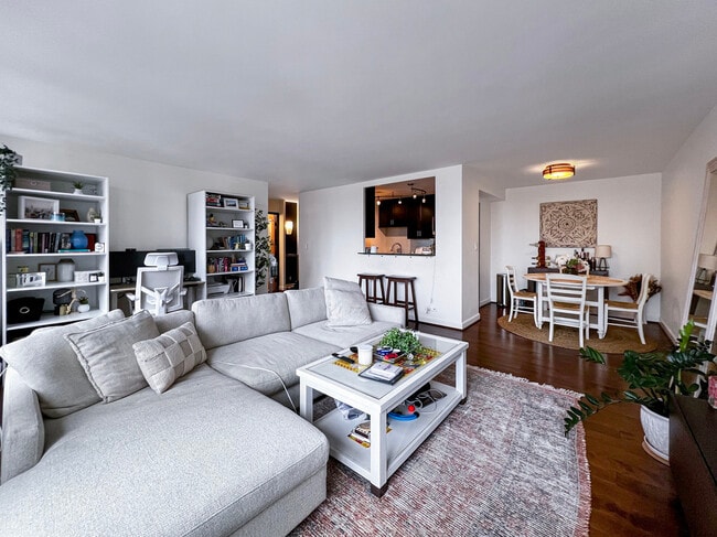 Photo - 1400 N State Pkwy Unit 16B