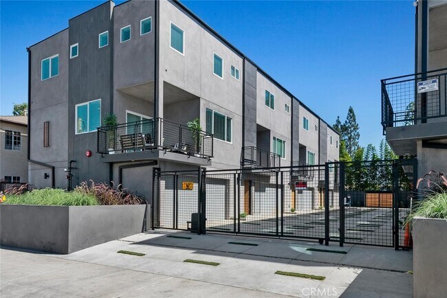 Photo - 13538 Vanowen St Condo