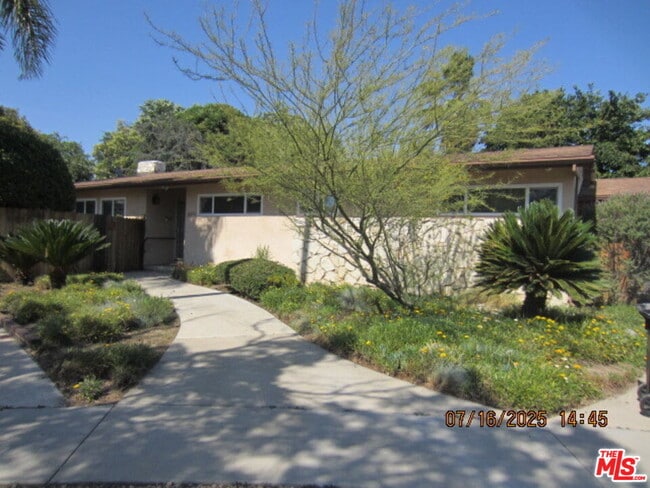 Building Photo - 12715 Hartland St Rental