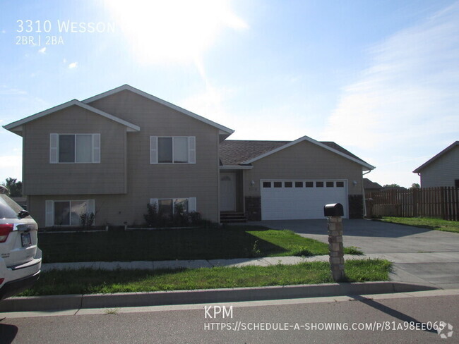 Building Photo - 2 BEDROOM | 2 BATH | DOUBLE CAR GARAGE | R... Rental