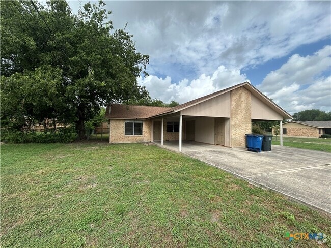 Building Photo - 1324 S Mesquite Ave Rental