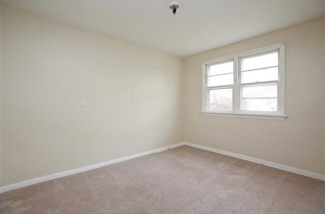 Photo - 185 Hildegarde Rd