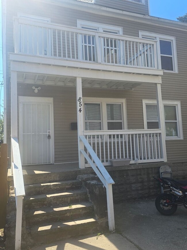 Three Bed 1 Bath Apartment for Rent! - Three Bed 1 Bath Apartment for Rent! Unit Upper