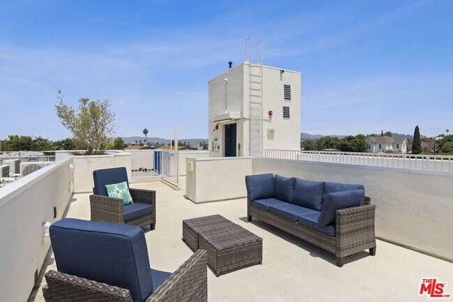 Photo - 132 Rosemont Ave Unidad 101