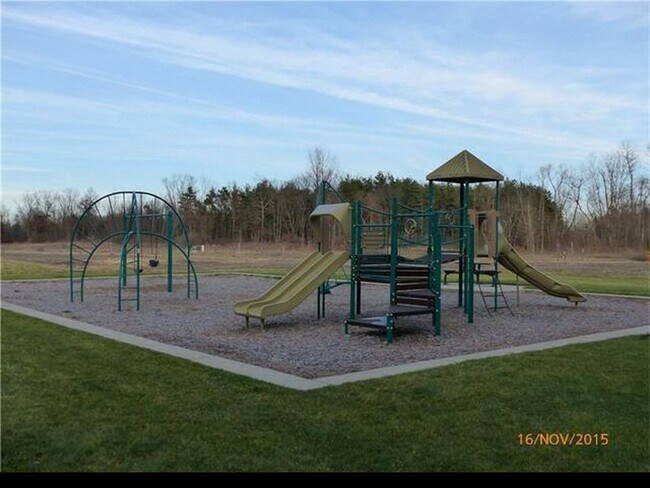 Photo - 2158 Knotty Pine Trl