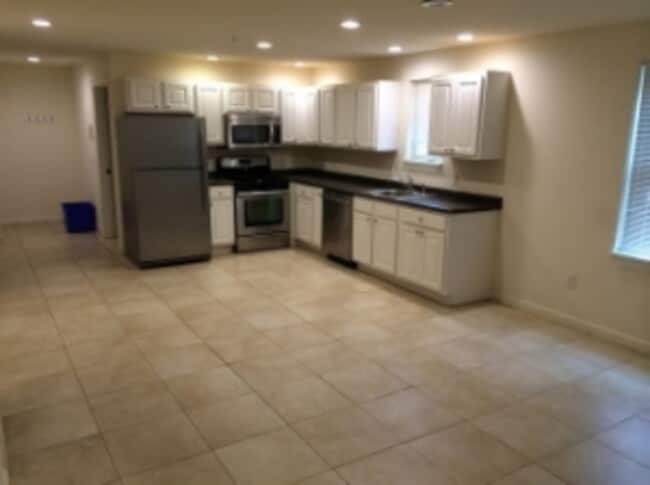 Photo - 323-325-325 College St Unit 1