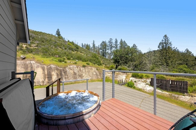 Photo - 323 Bodmer Ln