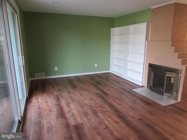 Photo - 7305 Charlotte St