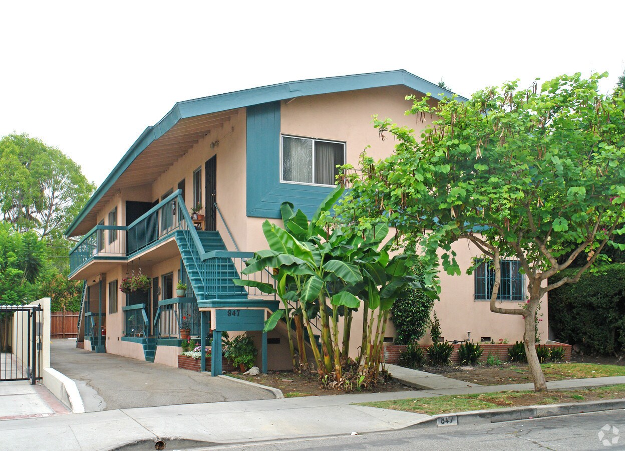 Photo - 847 Westbourne Dr Apartments