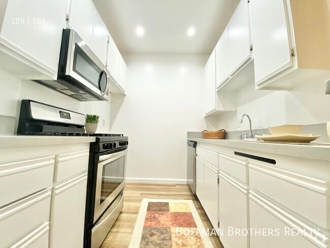 Building Photo - 1327 N Sierra Bonita Ave Unit 312A Rental