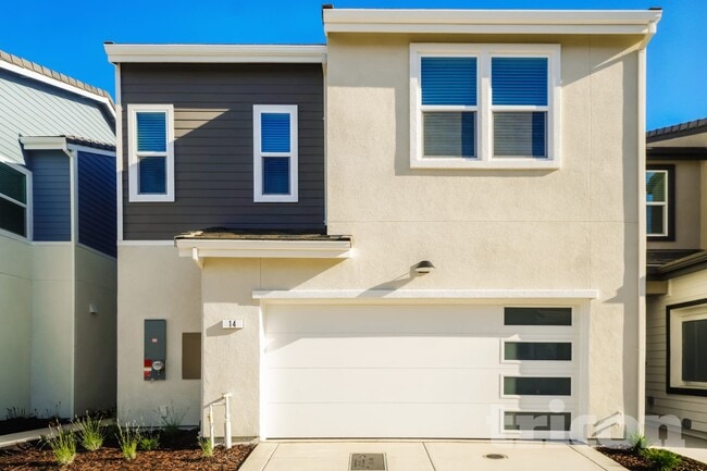 Building Photo - 14 Adella Pl