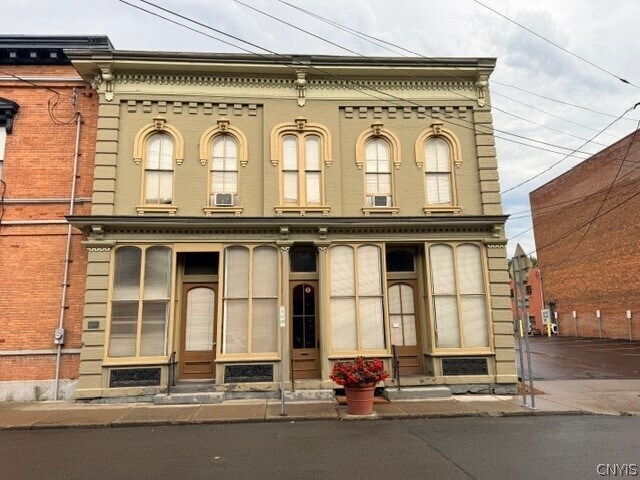 Building Photo - 103 Center St