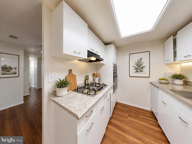 Photo - 4600 Duke St Unit 1102