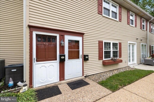Photo - 112 Yardley Commons