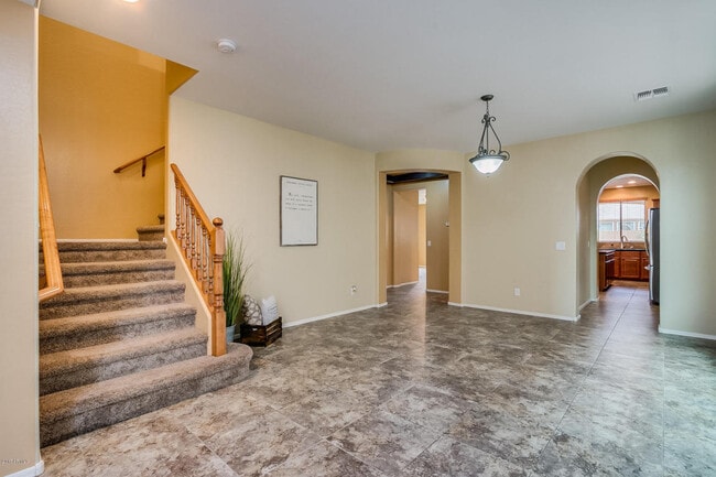 Photo - GREAT LOCATION!  Fabulous move-in ready 5 bed /3 bath home in south Tempe