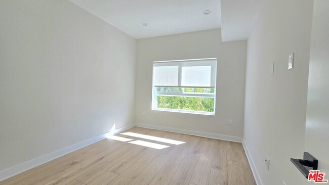 Photo - 1530 S Hayworth Ave Unidad 203