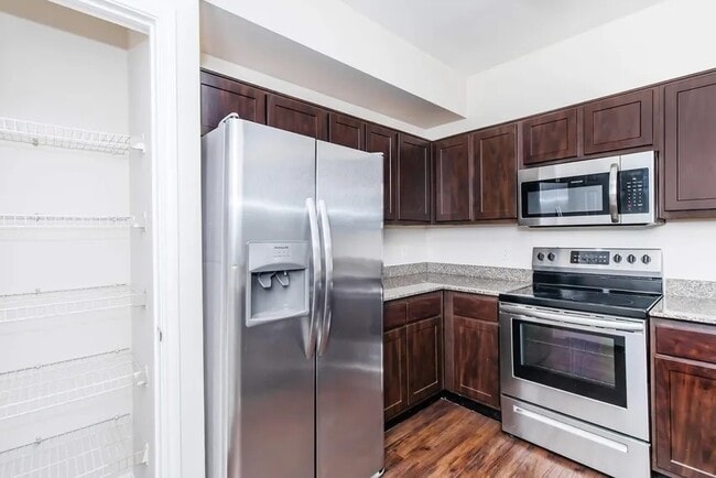 Clearpoint Crossing Residences Apartments