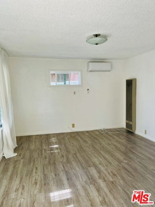 Photo - 2371 Edgewater Terrace