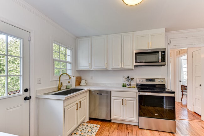 Photo - 2701 Oakland Ave