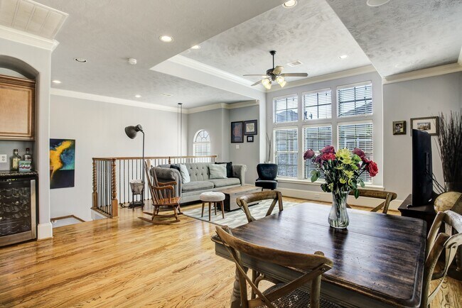Photo - 1364 Studer St