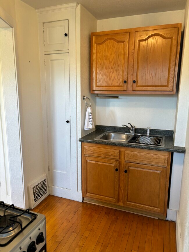 319 N Lake Rd Apartment Oconomowoc, WI