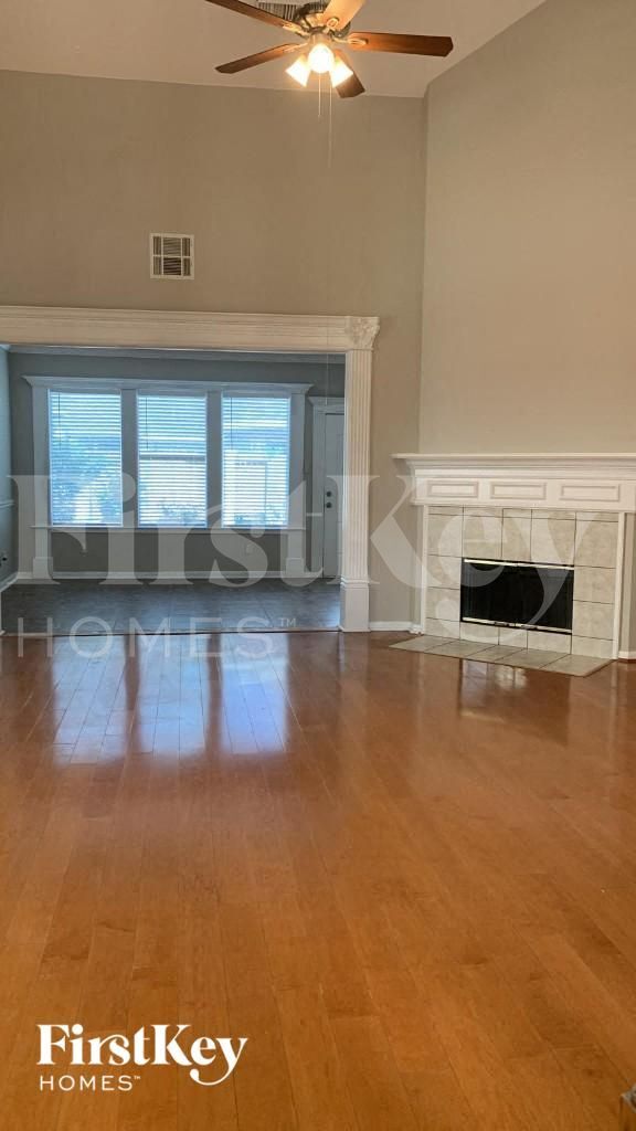 Photo - 902 Rock Springs Dr