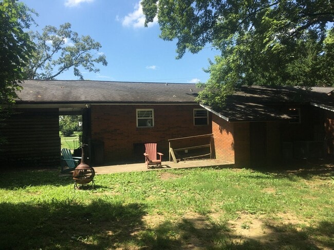 Photo - West Knoxville 37909 - 2 bedroom Duplex(half) in desirable West Knoxville - Inquire by Text or em...