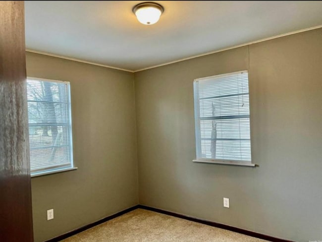 Photo - 309 E 12th St