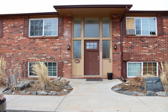Building Photo - Spacious 2-Bedroom, 1-Bathroom Apartment in a Quiet Longmont 4-Plex! Available NOW! Unit A