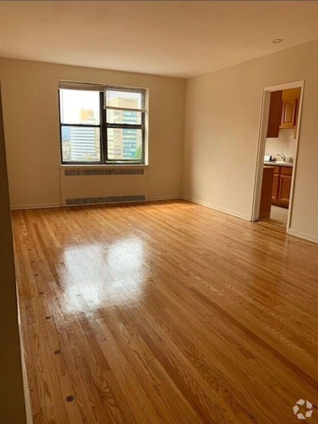 Building Photo - 98-76 Queens Blvd Unit 6L Rental