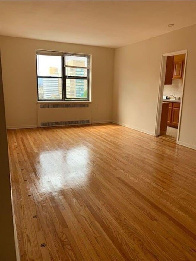 Building Photo - 98-76 Queens Blvd Unit 6L Rental