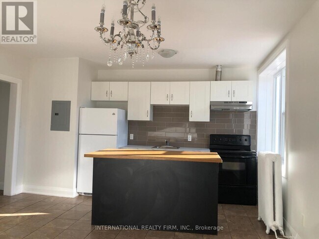 Photo - 1262 Bloor St W