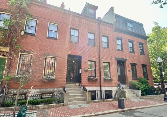 Photo - 15 Bond St Unit 1