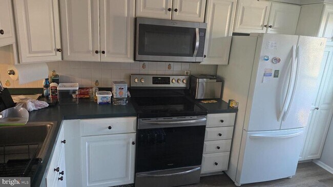 Photo - 6628 Ducketts Ln