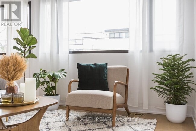 Photo - 918 Manning Ave