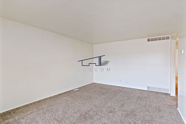 Photo - 350 E Unit #3