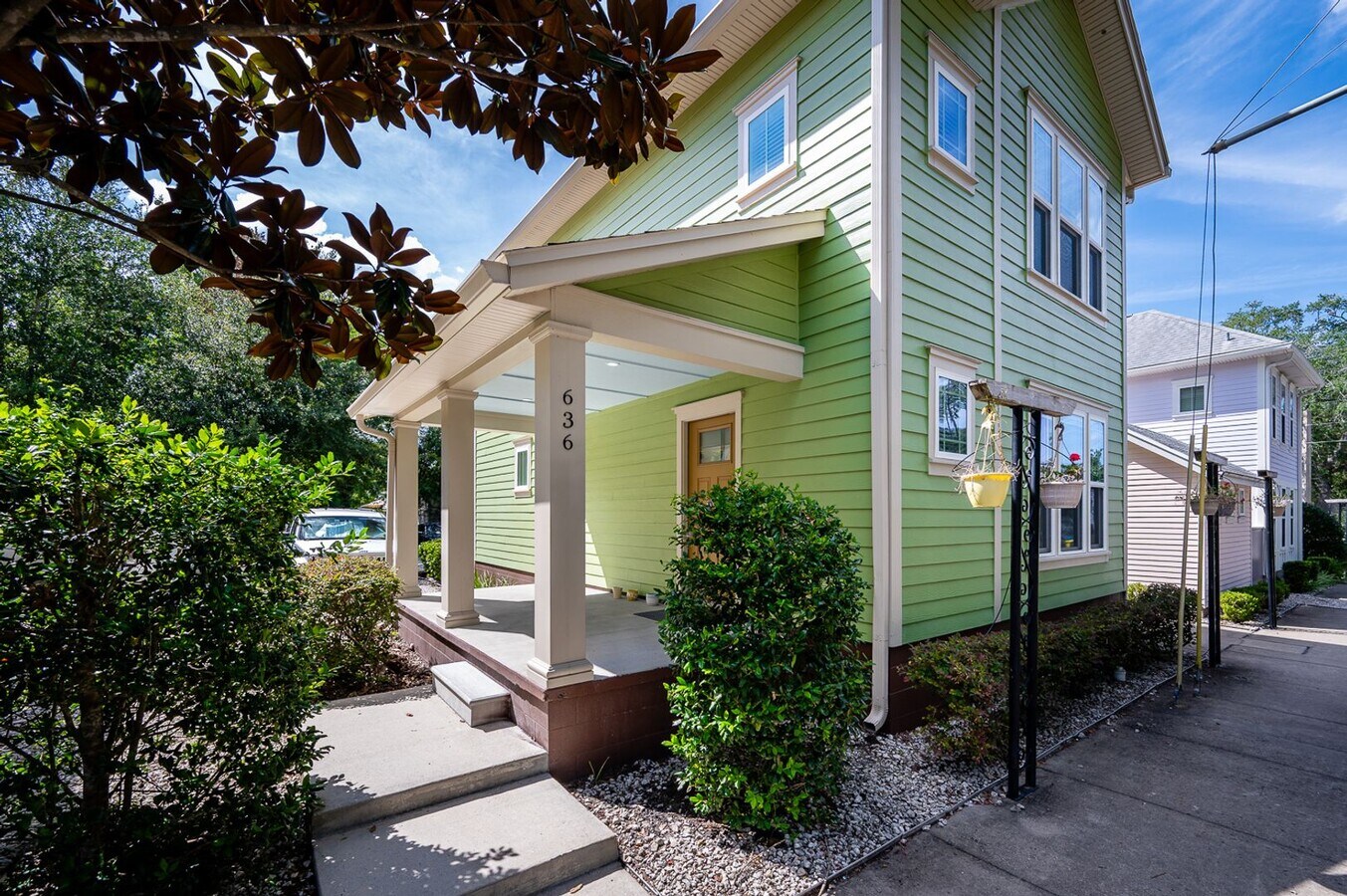 3 Bed, 3 Bath, No Hassle — Just Steps from UF - 3 Bed, 3 Bath, No Hassle — Just Steps from UF