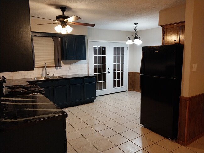 Photo - 608 Mayflower Ln