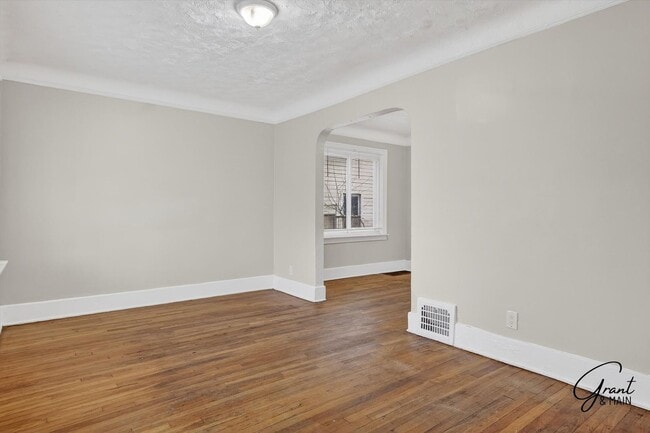 Photo - $1300 4 bedrooms