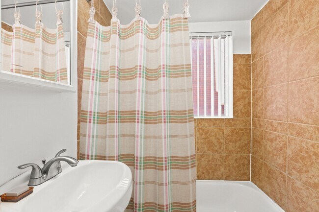 Photo - Skylark Apartments