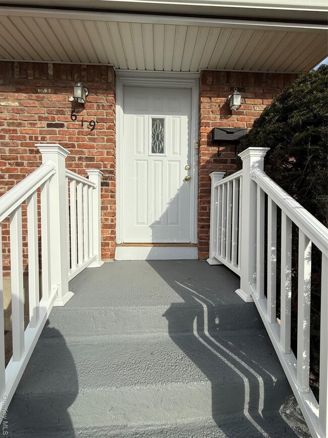 Building Photo - 619 E Park Ave Unit Main