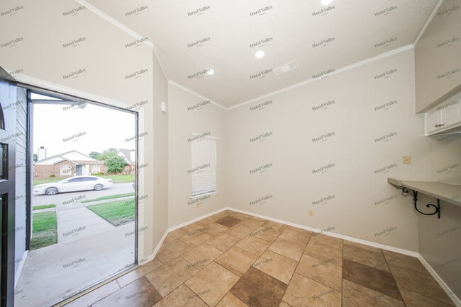 Photo - 2133 Lonnie Ln