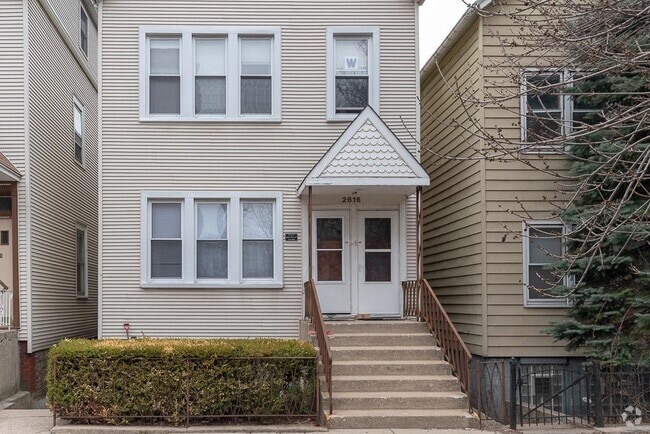 Building Photo - 2616 N Marshfield Ave Unit J02P Rental